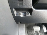 ETC!料金所も止まる事無くスイスイです!窓を開ける必要も無いので雨や花粉、排気ガスの浸入もありません!今や必需品ですネ!
