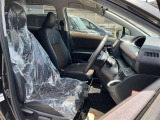 高いホールド性で運転姿勢が安定します。長距離ドライブでも疲れにくいのが魅力です。快適なドライビングライフをお送りください♪
