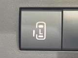 【パワースライドドア】スマートキーや運転席のスイッチでスライドドアの開閉が可能♪電動だから力を入れてドアを開ける必要が無く、小さいお子様でも、重い荷物を持っている時もラクに開け閉めできます♪