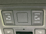 【両側パワースライドドア】スマートキーや運転席のスイッチで後席両側スライドドアの開閉が可能♪電動だから力を入れてドアを開ける必要が無く、小さなお子様でも簡単に開け閉めでき快適です♪