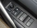 電動格納式ドアミラー・パワーウインドウを装備しています。
