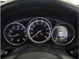 【明るく見やすいメーター】視認性が良く明るく見やすいメーター。運転者にとって見やすいメーターは運転していても疲れないですよね。