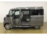 開口部が広く、乗り降りのしやすいお車です