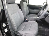 見えないところまで徹底洗浄!中古車をキレイで気持ちよくお乗りいただけるよう、トヨタ認定中古車はしっかりクリーニング。エンジンルームやシートを外した洗浄まで目に見えないところまで徹底的に洗浄しています。
