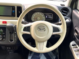 インテリアに合わせたデザインのステアリングは、運転される方のことも考え、運転しやすい形状、大きさです。是非一度、実際に触ってお確かめください。