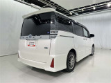 広々とした車内空間に優れた燃費性能。更にデザインも上質で人気のお車です!