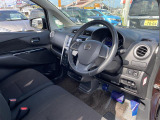 【運転席】座り心地が良いシートなので長時間の運転でも快適にお過ごしいただけます。新品のフロアマットのご注文も可能です。掲載箇所以外にご希望の写真がございましたらお気軽にお問い合わせ下さい。
