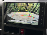 【バックカメラ】駐車時に後方がリアルタイム映像で確認できます。大型商業施設や立体駐車場での駐車時や、夜間のバック時に大活躍!運転スキルに関わらず、今や必須となった装備のひとつです!