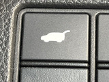 【パワーバックドア】スマートキーや運転席のボタンを押すだけでリアゲートが自動で開閉します!荷物を持っている時や、高い位置にあるバックドアを閉める際に便利な機能です♪