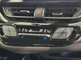 左右独立温度コントロールフルオートエアコンです。運転席、助手席それぞれで独立して温度設定ができます。冷え性の方が乗っても安心ですね♪
