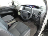 シンプルで使いやすいデザインの運転席です。