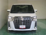 明度の高いLEDヘッドライトで、夜間の運転も安心です。