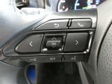【ステアリングスイッチ】ステアリングから手を伸ばさなくても簡単にオーディオコントロールできますので、安全ですね。