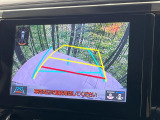 【純正ステアリング連動バックカメラ】駐車時に後方がリアルタイム映像で確認できます。大型商業施設や立体駐車場での駐車時や、夜間のバック時に大活躍!運転スキルに関わらず、今や必須となった装備のひとつです!