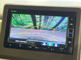 【バックカメラ】駐車時に後方がリアルタイム映像で確認できます。大型商業施設や立体駐車場での駐車時や、夜間のバック時に大活躍!運転スキルに関わらず、今や必須となった装備のひとつです!