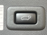 【パワーバックドア】スマートキーや運転席のボタンを押すだけでリアゲートが自動で開閉します!荷物を持っている時や、高い位置にあるバックドアを閉める際に便利な機能です♪
