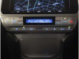 スマートキー付きです。スマートキーとは鍵を車に差し込まなくても、ドアノブを触ったりするだけで、ドアロックを解錠できます。これが凄く便利なんですよ。