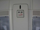 エアバッグ作動時や後突時、もしくは車内のSOSボタンを押した際に緊急通報オペレーターに連携し、救急・警察を手配します。更にオペレーターにも連携、お客様のご要望に応じてロードサービスの手配を行います。