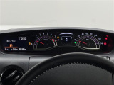 【メーターまわり】ドライバーから見やすい位置にあって安全運転に寄与します。マルチインフォメーションディスプレイでは、クルマに関する情報の確認はもちろん、各種安全機能・装備のON/OFFも設定可能。