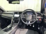 視界性能に優れた設計で安心してドライブをお楽しみいただけます。