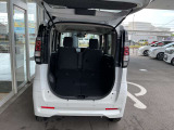 リヤシートを全て倒せばさらに荷物が積めますよ。