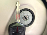 【キーレス】少し離れた場所からでもボタン一つでドアの開錠・施錠ができるのでとっても便利!ドアの鍵穴周りに傷をつけることもありません♪