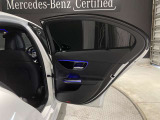 【メモリー付きパワーシート】3名までのシートポジションを記憶できるパワーシート!運転席のみ、ドアミラー・ステアリング位置も記憶可能です。高速道路などでの、運転交代時などに便利な機能です☆
