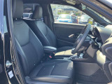 高いホールド性で運転姿勢が安定します。長距離ドライブでも疲れにくいのが魅力です。快適なドライビングライフをお送りください♪