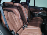 BMWの大きなシートは疲れにくく、搭乗者を包み込んでくれる安心感が御座います。