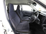 ゆったり室内で運転もしやすいです♪使い勝手の良い配置も考えられています!!