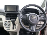 ☆シンプルながら機能性あふれる運転席周りです。 使いやすいスイッチ類の配置によりとても運転しやすいですよ。