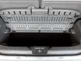 フレキシブルボードを開けることで高さのある荷物も載せることができます。