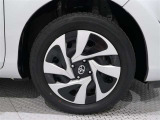 タイヤサイズは(185/60R15)で純正アルミホイールです。
