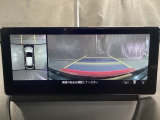 狭い場所での駐車やすれ違いなどでより的確な運転操作に役立つ360&deg;ビューモニターが装備されています。