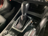 アクセルペダルを踏み込む量や速さに応じて変速パターンを制御し、人馬一体の運転感覚を発揮してくれる6速オートマ!