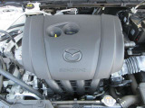 24Vマイルドハイブリッドで爽快な走りを実現する「e-SKYACTIV-G 2.0」。高効率エンジンと電動化技術の組み合わせにより、燃費性能とアイドリングストップ機能をさらに向上させました。