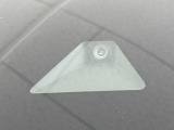 【エマージェンシーブレーキ】走行中に前方の車両等を認識し、衝突しそうな時は警報とブレーキで衝突回避と被害軽減をアシスト。より安全にドライブをお楽しみいただけます。