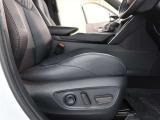 パワーシート搭載。微妙な調整が手軽にでき、ピッタリなポジションで運転することが可能です。