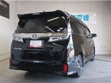 広々とした車内空間に優れた燃費性能。更にデザインも上質で人気のお車です!