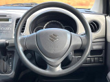 インテリアに合わせたデザインのステアリングは、運転される方のことも考え、運転しやすい形状、大きさです。是非一度、実際に触ってお確かめください。