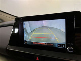 バックギアに入れると、このように後方が映し出されます!駐車の際とても安心!便利!最終確認はご自身の目と耳で必ず行ってください!