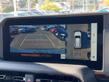 パノラミックビューモニター付きです。車両を上から見たような映像をディスプレイオーディオ画面に表示。運転席からの目視だけでは見にくい、車両周辺の状況をリアルタイムでしっかり確認できます。