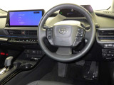 運転席まわりです。 各操作スイッチは使いやすい位置に配置されてます。