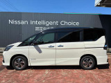 運転席側・助手席側ともにオートスライドドアで、乗り降りラクラク♪両手がふさがっていても、ドア下部へ足を振り入れると、ハンズフリーでドアの開閉が可能です(^^)/