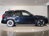 ☆BMWの前後重量配分50:50はエンジン自体をフロントタイヤよりも後ろにずらし、通常はエンジンルーム内に搭載される重量物であるバッテリーをトランクに移動させるなどして実現されています☆