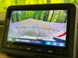 【バックカメラ】駐車時に後方がリアルタイム映像で確認できます。大型商業施設や立体駐車場での駐車時や、夜間のバック時に大活躍!運転スキルに関わらず、今や必須となった装備のひとつです!