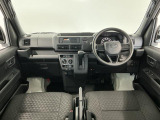 【インパネ】運転のしやすさを最優先に設計された見晴らしの良いフロントビュー。車両間隔が掴みやすく狭い道でも安心♪「安全」と「品質」を最優先に、安心してお乗りいただけるクルマを提供いたします。