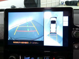 パノラミックビューモニターを装備。駐車場や交差点で周囲の安全確認をサポートします。