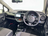 運転席まわりです。 各操作スイッチは使いやすい位置に配置されてます。