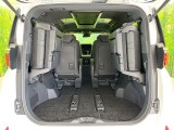 【パワーバックドア】スマートキーや運転席のボタンを押すだけでリアゲートが自動で開閉します!荷物を持っている時や、高い位置にあるバックドアを閉める際に便利な機能です♪